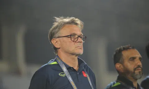 HLV ĐT Việt Nam bất ngờ được LĐBĐ châu Á vinh danh