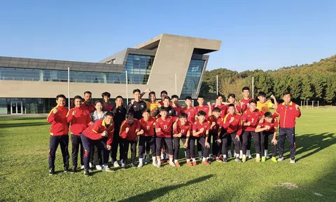 U18 Việt Nam nhận 'quà lớn' tại Hàn Quốc