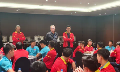 HLV Troussier họp gấp, trút lời ruột gan với ĐT Việt Nam