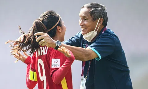 HLV Mai Đức Chung tuyên bố chia tay ĐT Việt Nam, Huỳnh Như có ngay động thái bất ngờ