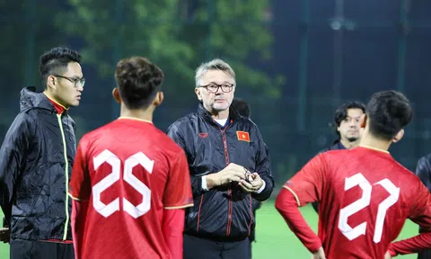 HLV Troussier đón tin không thể vui hơn ở VL World Cup