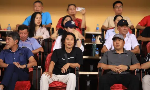 HLV Gong Oh Kyun và HLV Troussier có cùng động thái đặc biệt