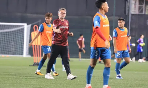 HLV Troussier có thay đổi bất ngờ ngày dàn sao Hà Nội hội quân