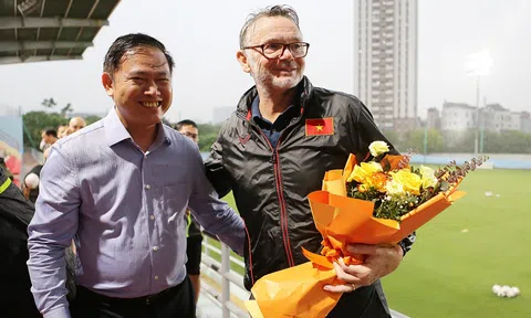 HLV Troussier nói lời ruột gan trước ngày rời Việt Nam dự VL World Cup