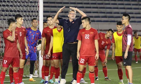 Báo Trung Quốc nói điều bất ngờ về tương lai của HLV Troussier