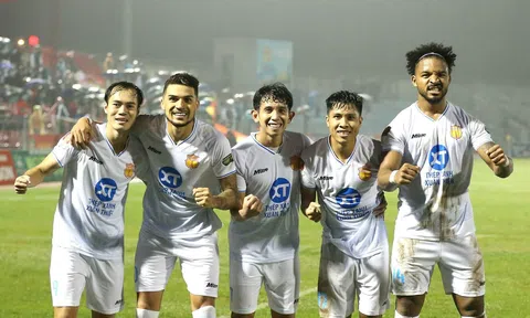 Cựu sao HAGL ghi bàn giúp Nam Định độc chiếm ngôi đầu V-League