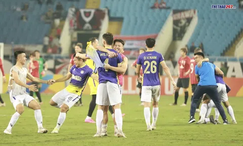 CĐV ĐNÁ đưa Hà Nội FC lên mây xanh sau trận cầu lịch sử châu Á