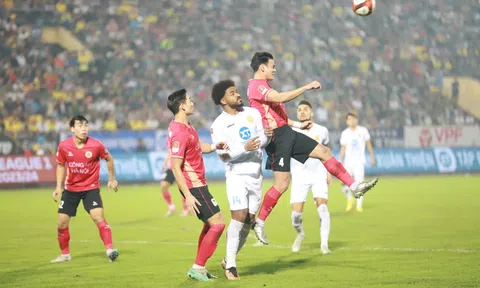 VAR giúp Nam Định gỡ hòa kịch tính CAHN trên sân nhà