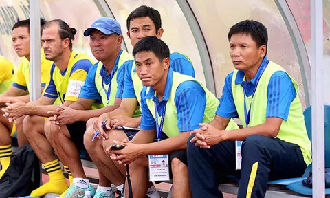 Một HLV ở V-League nộp đơn từ chức
