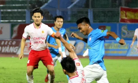 VIDEO: Khoảnh khắc Việt Anh từ người hùng hóa tội đồ khiến CAHN thua thất vọng