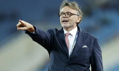 AFC gửi thông điệp đặc biệt đến HLV Troussier