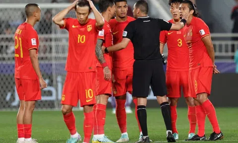 HLV Trung Quốc: 'Không thể giải quyết vấn đề bằng nước mắt và khóc lóc'