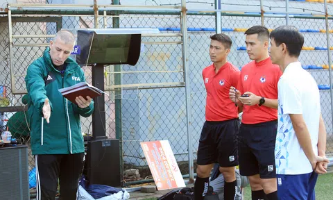 Chuyên gia FIFA 'giúp sức', V-League nhận tin cực vui về VAR