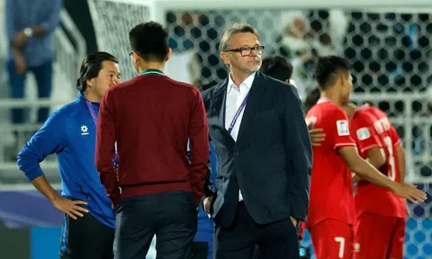 VFF lên tiếng về tương lai của HLV Troussier với ĐT Việt Nam
