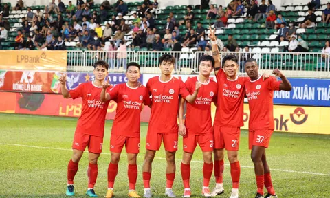 Nhâm Mạnh Dũng tỏa sáng rực rỡ trước thềm V-League trở lại