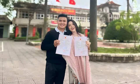 Quang Hải kí 'bản hợp đồng' chất lượng ngay sát Tết
