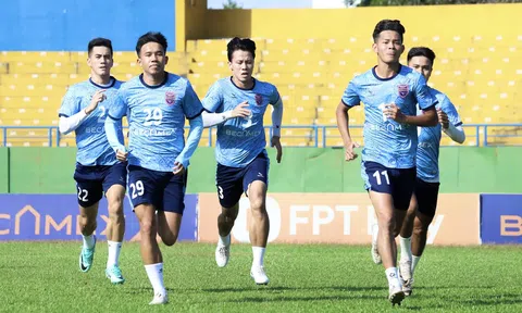 VIDEO: Tiến Linh và đồng đội nhận 'quà lớn' ở buổi tập đầu xuân