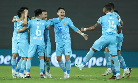 Đè bẹp Hải Phòng, Nam Định vững vàng ngôi đầu bảng V-League