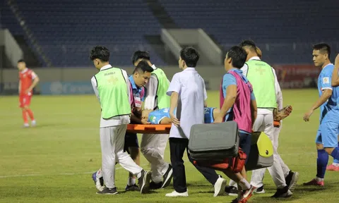 Cựu tuyển thủ Việt Nam bất tỉnh, phải nhập viện giữa trận