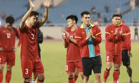 Nhiều cầu thủ ĐT Việt Nam khiến HLV Troussier lo nơm nớp