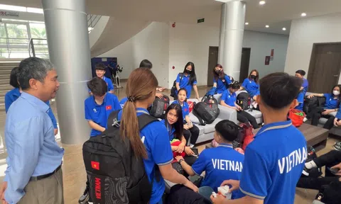 VIDEO: U20 nữ Việt Nam rời Malaysia, lên đường sang Uzbekistan