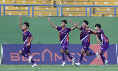 VIDEO: U19 Bình Dương thắng kịch tính ở phút cuối trận