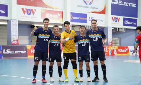 Đại thắng 5-1, đội bóng Việt Nam thống trị BXH nội địa