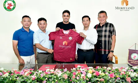 Vừa giành Á quân, đội bóng Việt Nam công bố ngay hợp đồng mới