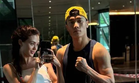 Bùi Tiến Dũng vừa tập gym vừa tranh thủ 'thân mật' cùng vợ Tây