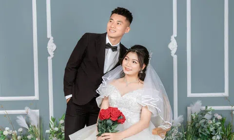 Tiền vệ ĐT Việt Nam công khai lên chức bố, hé lộ tên con đầu lòng