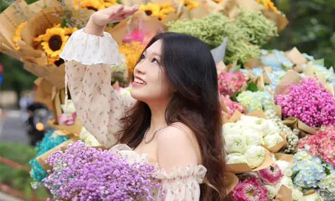 Cận cảnh nhan sắc xinh đẹp của bà xã tiền đạo tuyển Việt Nam