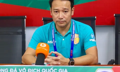 Vòng 2 V-League: CLB Nam Định thắng nhọc Khánh Hòa, HLV Vũ Hồng Việt chưa hài lòng