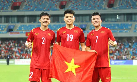 Tuyển thủ U23 Việt Nam phải livestream bán hàng kiếm sống