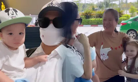 Bùi Tiến Dũng lần đầu đưa con trai về thăm quê nội, vợ Tây khéo léo lấy lòng mẹ chồng