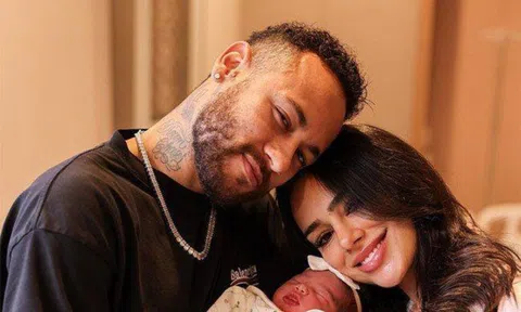 Neymar cùng bạn gái 'đường ai nấy đi' sau 1 tháng đón con đầu lòng