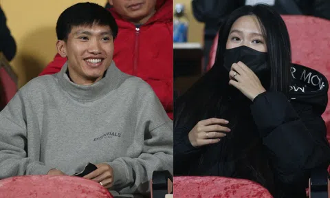 Cùng Doãn Hải My đi xem bóng đá, Đoàn Văn Hậu có hành động gây chú ý
