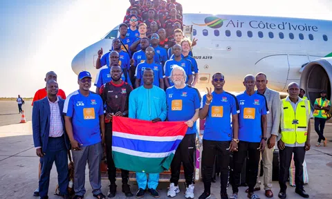 Đội tuyển Gambia gặp sự cố kinh hoàng trên máy bay