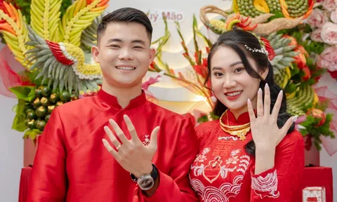 CHÙM ẢNH: Cựu tuyển thủ Việt Nam tổ chức lễ ăn hỏi cùng bạn gái lâu năm