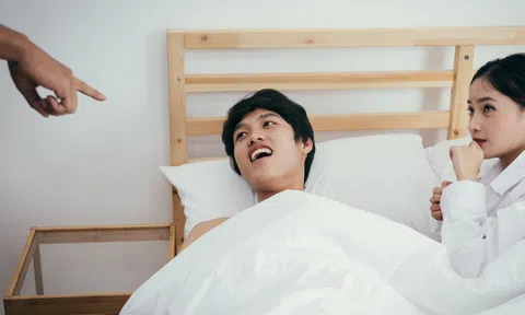 Biết vợ ngoại tình, người đàn ông 'nhắm mắt làm ngơ' vì lý do chua xót: CDM sôi sục