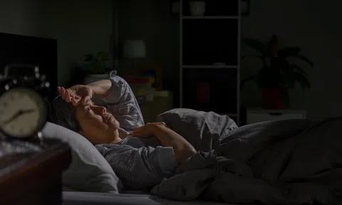 ẢNH: Đáng sợ tác động của khuôn mặt khi không ngủ đủ 7 tiếng, ai nấy xót xa