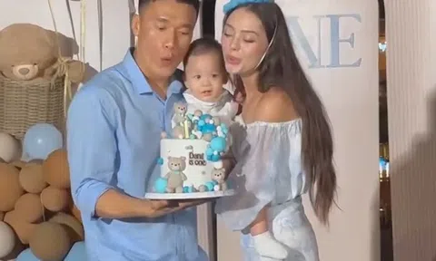 Thủ môn Bùi Tiến Dũng và vợ Tây tổ chức sinh nhật hoành tráng cho con trai