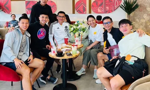 Zico Thái ăn mừng Ngày của Cha cùng các học trò HAGL