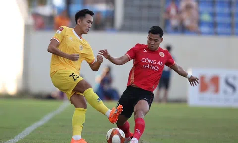 Kịch tính cuộc đua vô địch và trụ hạng V-League