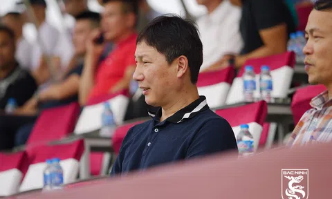 HLV Kim Sang Sik đến Bình Dương, ĐT Việt Nam có thêm nhân tố mới?