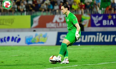 Văn Lâm cùng đồng đội tiến vào top 3 với kịch bản không thể kịch tính hơn