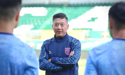 Thua đội đua trụ hạng, HLV Huỳnh Đức thấy trọng tài 'có vấn đề'