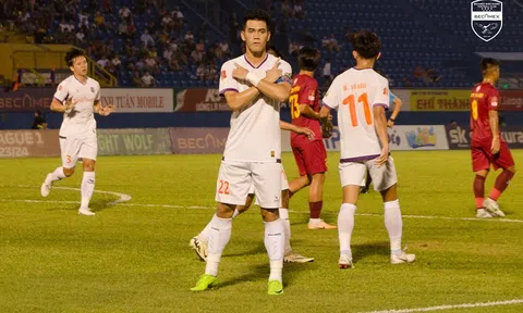 Tiến Linh bị từ chối bàn thắng, thầy trò HLV Huỳnh Đức thua đội đua trụ hạng