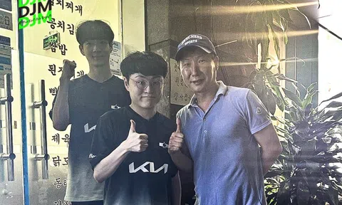 HLV Kim Sang Sik có cuộc gặp gỡ đặc biệt