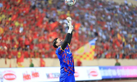 Ngôi sao Việt kiều 'bắn tín hiệu' tới HLV Kim Sang Sik