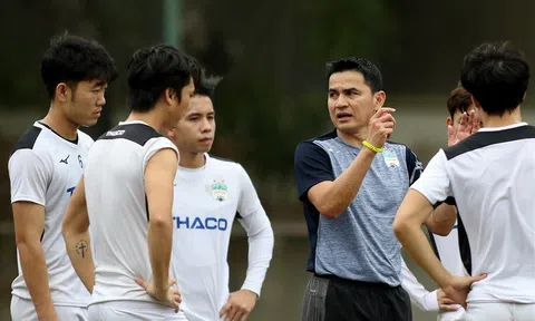 HLV Kiatisak có động thái mới với cựu sao HAGL